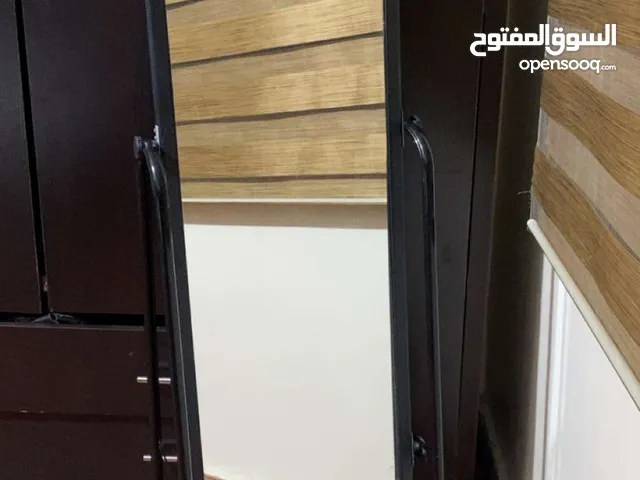 مرأة غرفة طويلة و نظيفة لا يوجد فيها أي خدوش