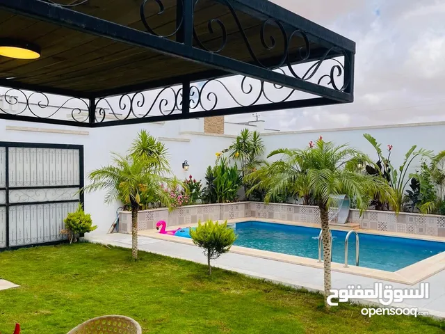 2 Bedrooms Chalet for Rent in Tripoli Al-Baesh