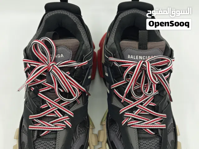 سنيكر بالنسياقا