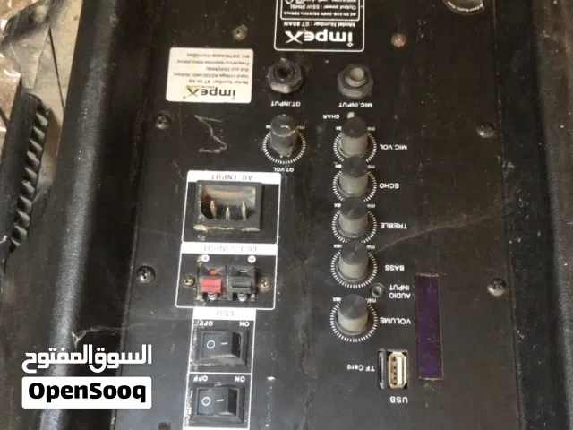 سماعه كبيره وقويه على شكل شنطه تستعمل الرحلات او شاليه يستعمل فيها وصلات او فلاش حتى تشبك بلتوث