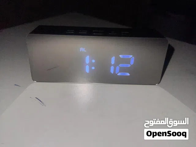 منبه و ساعه لمعرفة الوقت و مقياس حراره
