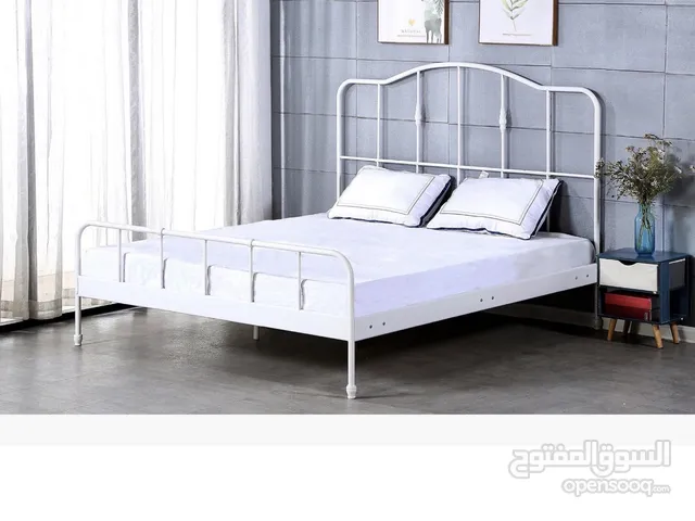 سرير كنق مقاس 180x200 نظيف جداً جداً مع دوشق