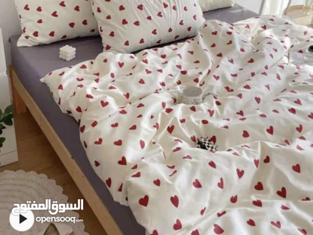 متوفر مجموعة أطقم سرير جديدة تمامًا