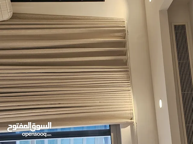 للبيع ستائر عازلة للضوء والشمس جميلة جدا عدد 4 استعمال بسيط تفصيل عدد 4 8 قطع كبيرة