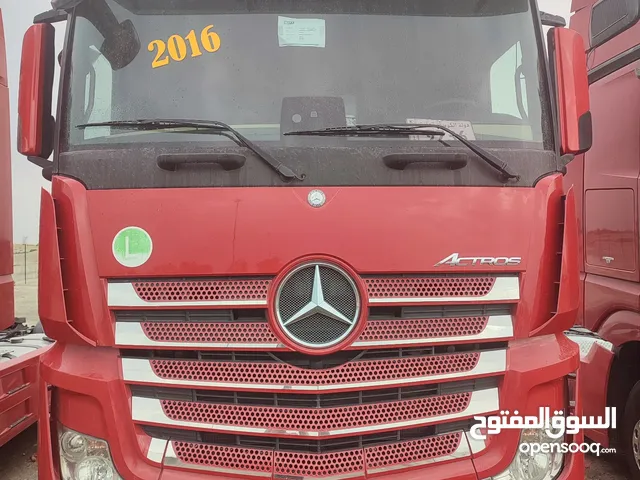 Tractor Unit Mercedes Benz 2016 in Farwaniya