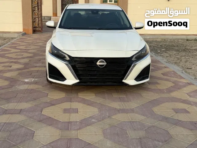 2023 نيسان التيما S