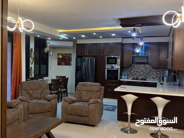 شقة للبيع في الطيرة قريب من دوار نبيل مع فرش كامل