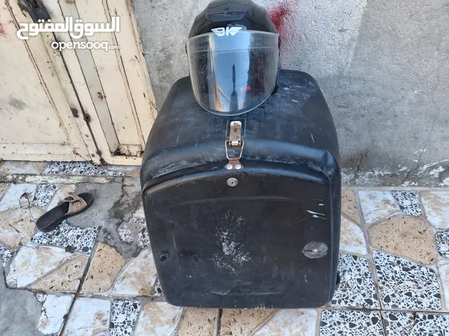 صندوق مع خوذه