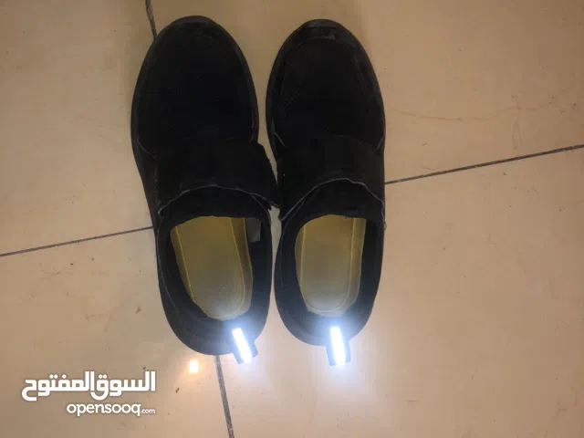 حذاء من شركه ميلون اصلي مقاس 37