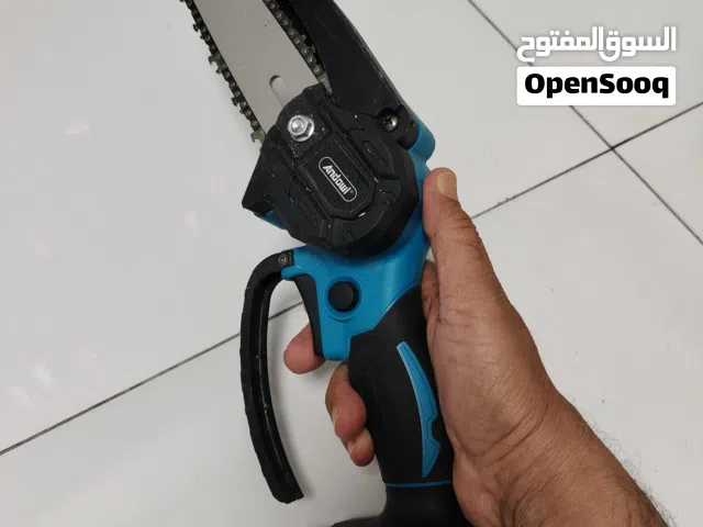 منشار يعمل ببطارية