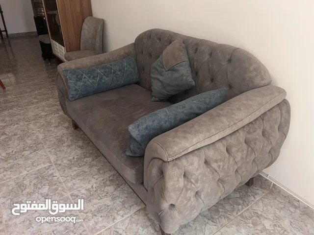 طقم كنب للبيع استعمال بسيط بحالة ممتازة