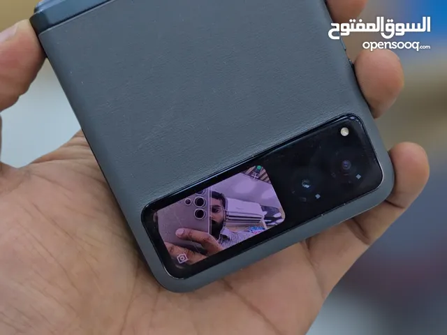 Moto Razr 5G 2023 مترولا