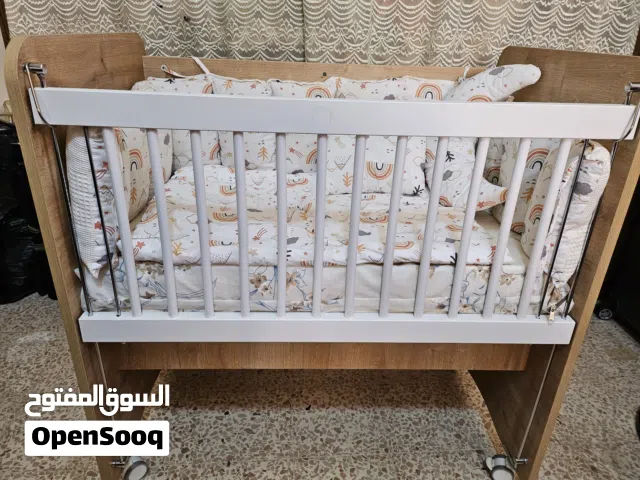 تخت بيبي بحالة ممتازة