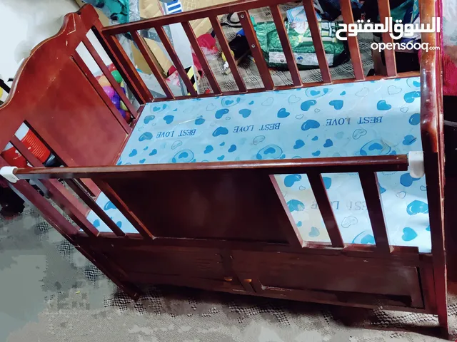 سرير اطفال للبيع
