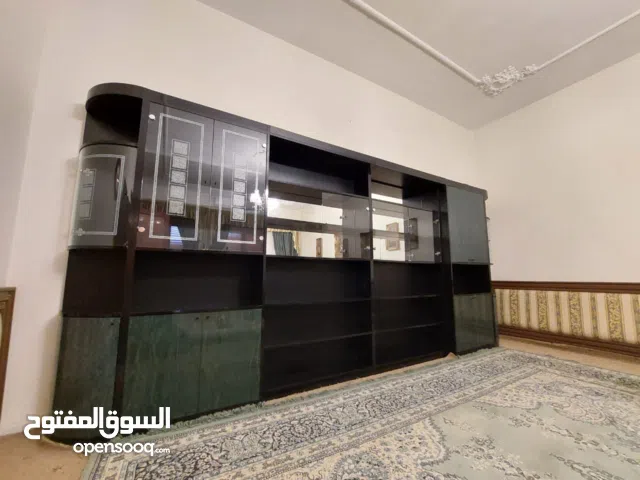 مكتبة كبيرة