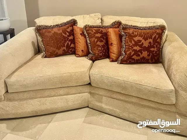 طقم صالون تسع مقاعد بحالة جيدة جدا