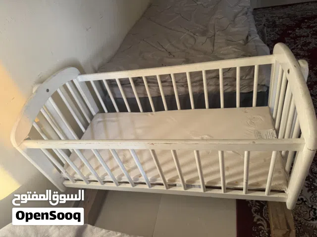 سرير أطفال شركة جونيور  مستعمل
