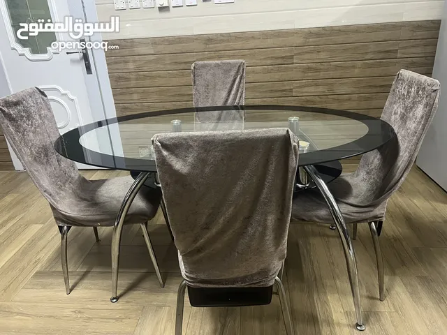 طاولة طعام