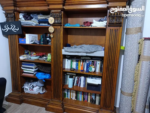مكتبة للبيع