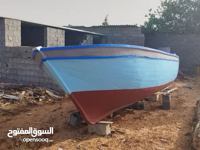 قارب جديد للبيع