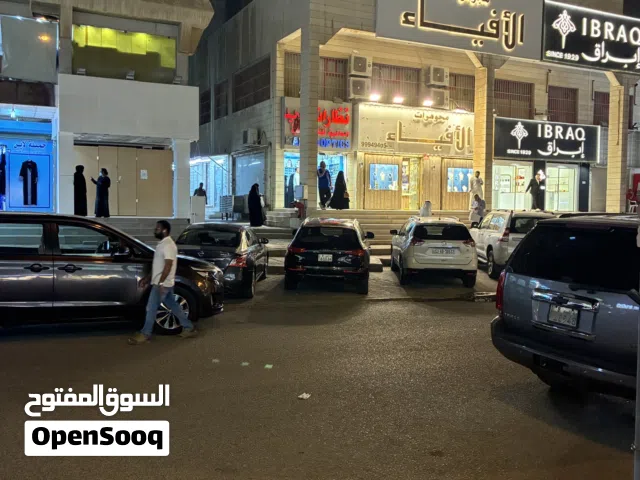 محل للإيجار في سوق الفحيحيل في وجه بيت اولادنا في شارع الذهب الدبوس.  الايجار من المالك مباشرةً