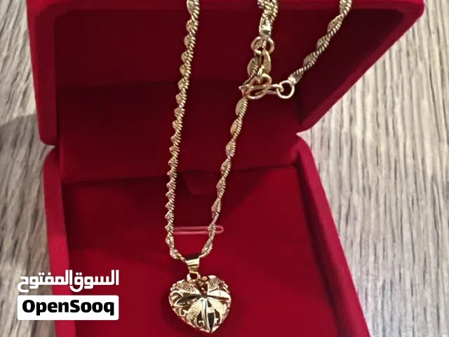قلادة على شكل قلب متوفر 30 حبة شوف الوصف