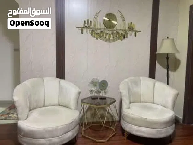 غرفه ضيوف كامله وطاولتين سفره مع 6كراسي لكل طاوله
