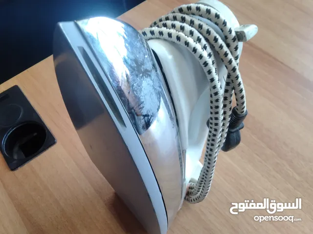 مكواة ملابس ناشيونال