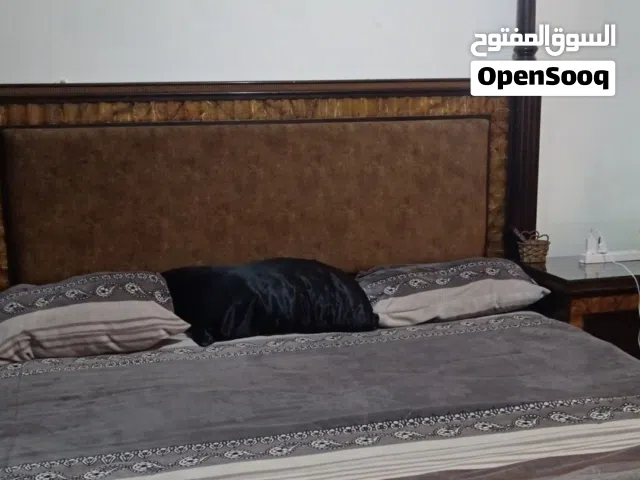 تخت مزوج و كومودينا و وحدة ادراج بسعر مغري