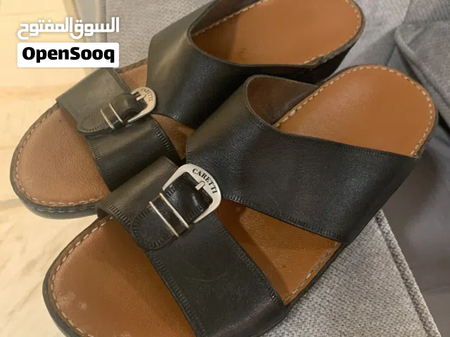 كاريتي اصليه اختامها موجوده نظيفه الارضيه من داخل نظيفه