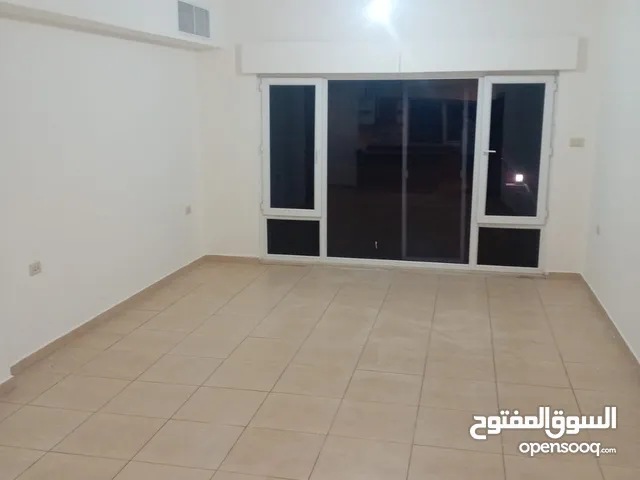 شقه فارغه للايجار الجاردنز 2 نوم غرف نوم