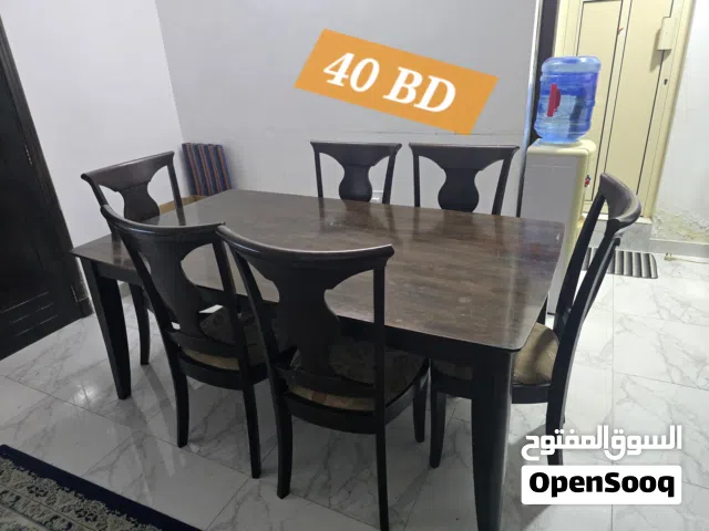 طاولة طعام نظيفة جدا / Dinning Table