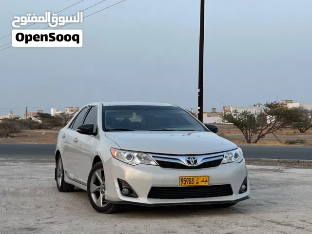 2014 تويوتا كامري SE