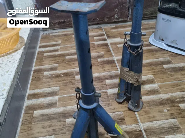 جكات رفع الماني اصلي بحالة ممتازة