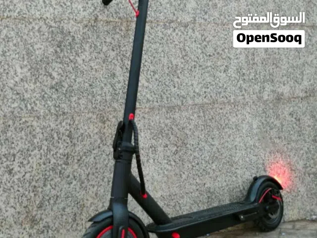 سكوتر كهربائي يمشي بشحنه 15 كيلو حسب الوزن سرعته القصوى 99 ويوجد تطبيق لتحكم ب السكوتر
