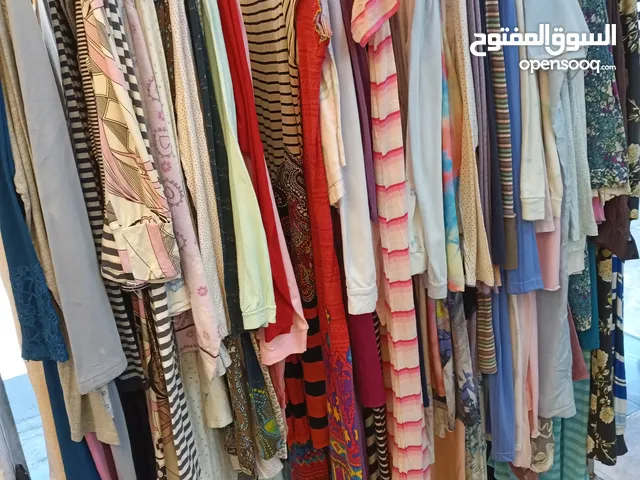 شروة ملابس تصفيه محل اكثر من 1500 قطعه ولغاية 2000 قطعه بسعر مغري جدآآآآ و حرق