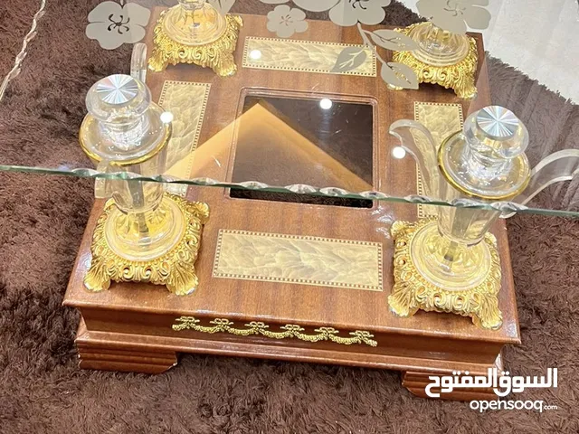 طاولات زجاج في حالة ممتازة جداً جداً