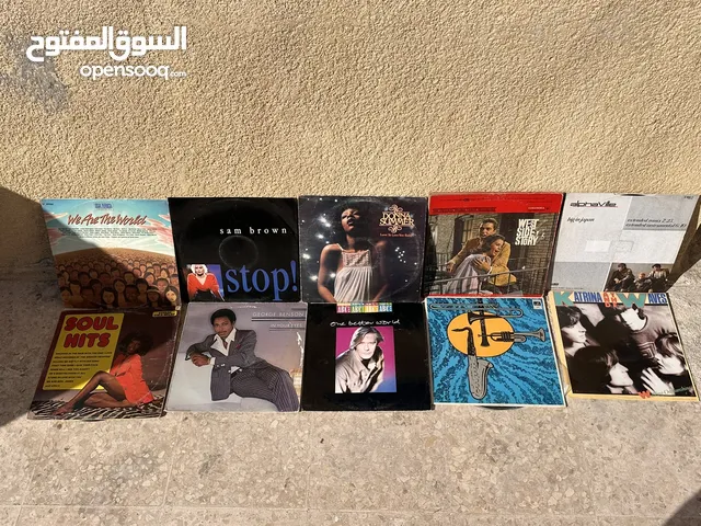 اسطوانات اجنبي عدد ( 100 ) جميعهم بحالة ممتازة سعر الاسطوانة (دينار واحد فقط )