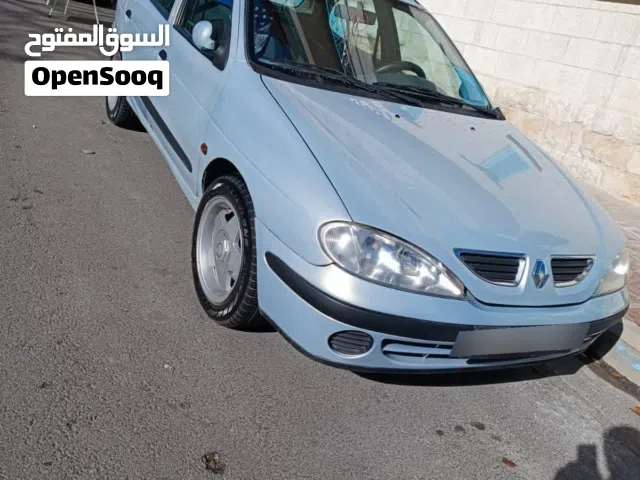 2000 رينو ميجان E1