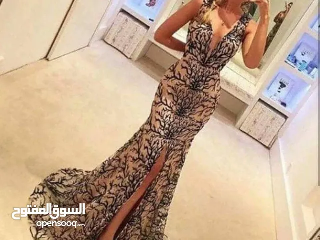 فستان جديد غير ملبوس مقاس M ب 50 دينار قابل للتفاوض