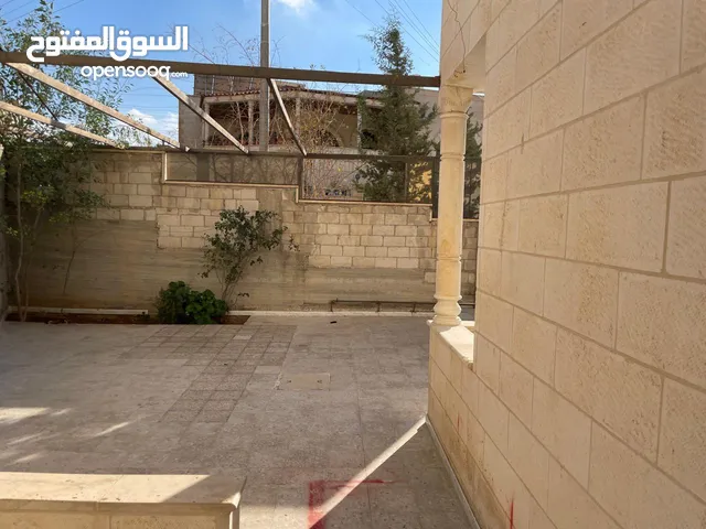 شقة واسعة 4 غرف مع حديقة في منطقة سكينة مميزة و هادئة - (لموظفي القطاع العام أو الخاص فقط)