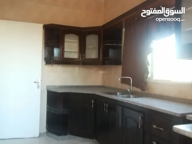 شقة للبيع في منطقة العاشرة طابق ثاني (ثالث)