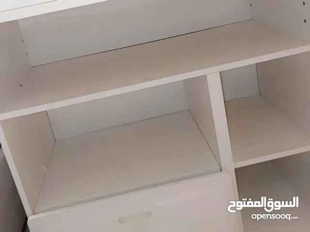 طاولة غيار من ايكيا