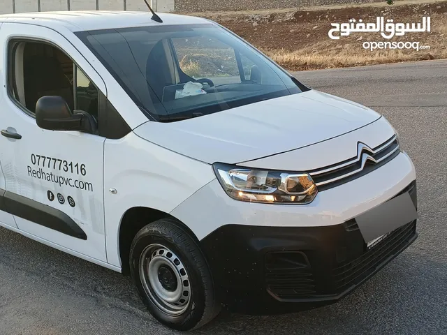 فان بيرلنجو 2023 / بنزين / ماتور 1600 سي سي / جير عادي/ تحت كفالة الشركة/ ممشى قليل