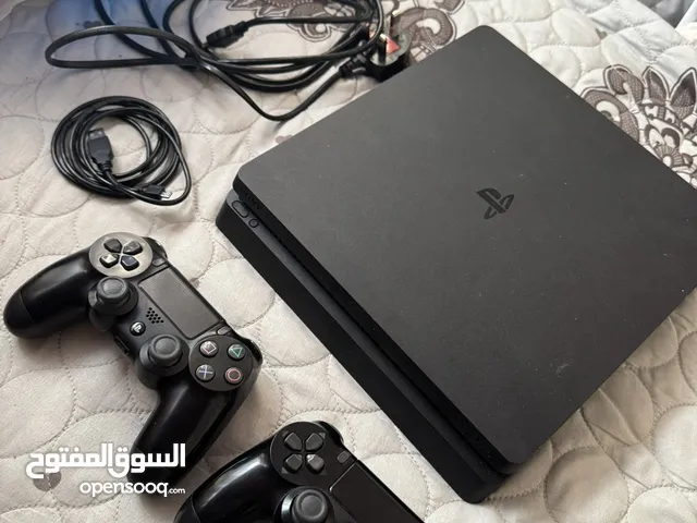 بلاستيشن 4 سليم مع ايدتين اصليات