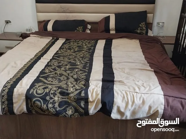 غرفة نوم بحاله جيده جدا