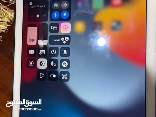 ايباد ابل ipad air 2  للبيع المستعجل ...او للبدل على ايباد 8 راس براس مع دفع الفرقيه... الوصف مهمممم