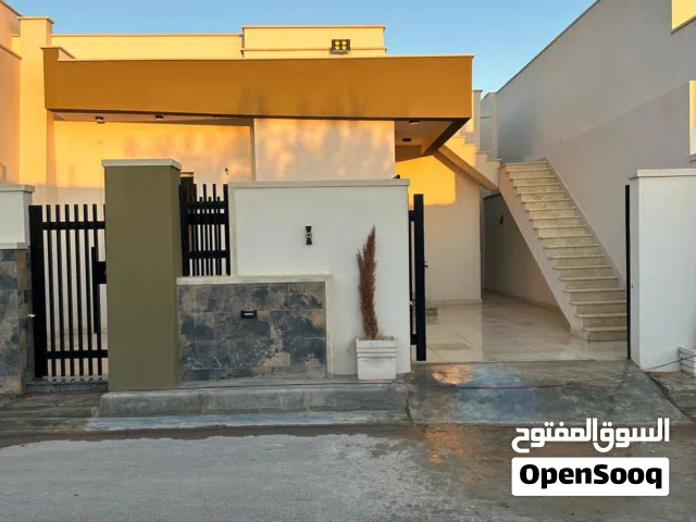 فيلا ارضيه للبيع في عين زارة شارع ابو سروال