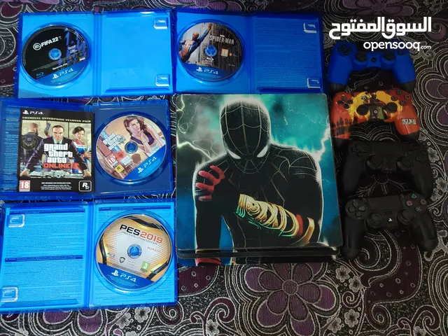 بلايستيشن 4 سليم مع 4 سيديات و اربع ايدين كوبي