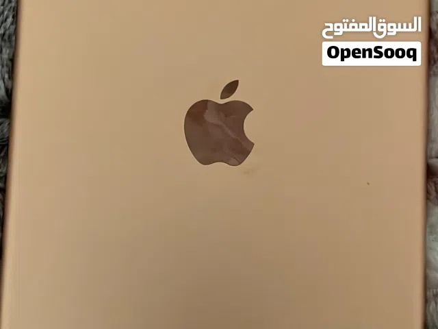 آيباد الجيل 6 — 128GB — 9.7 إنش — نظيف مع كفر وحماية شاشة — بصمة شغالة — صحم — 45 ريال